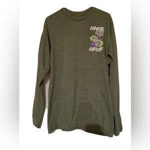 men’s green N long sleeve tee